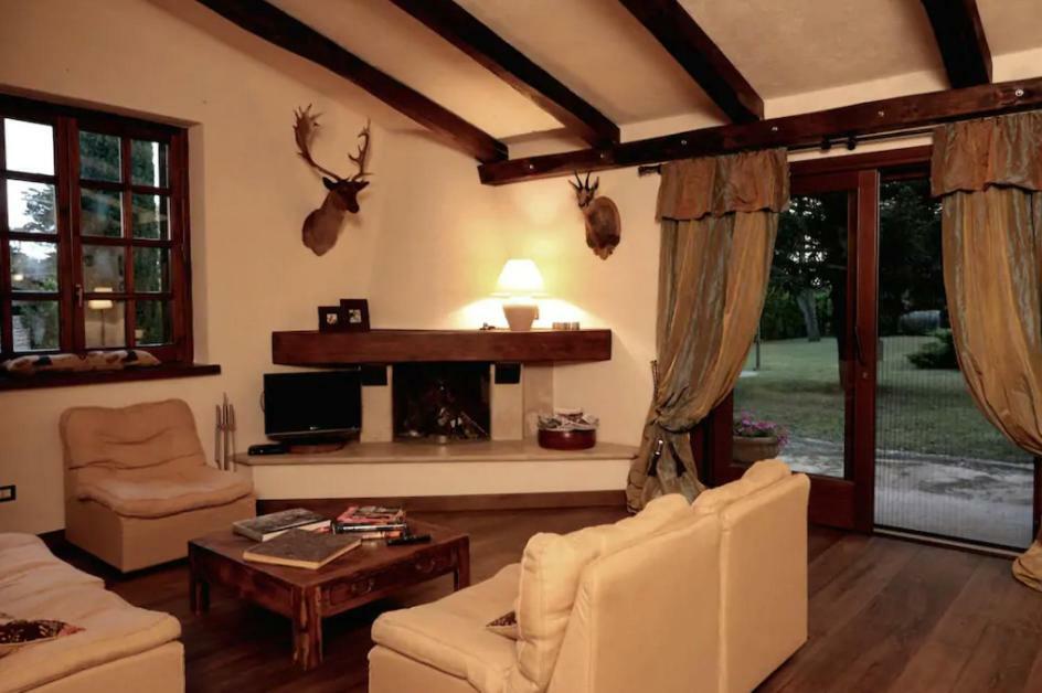 I Lari Castel Del Monte Bed & Breakfast กาสเตล เดล มอนเต ภายนอก รูปภาพ